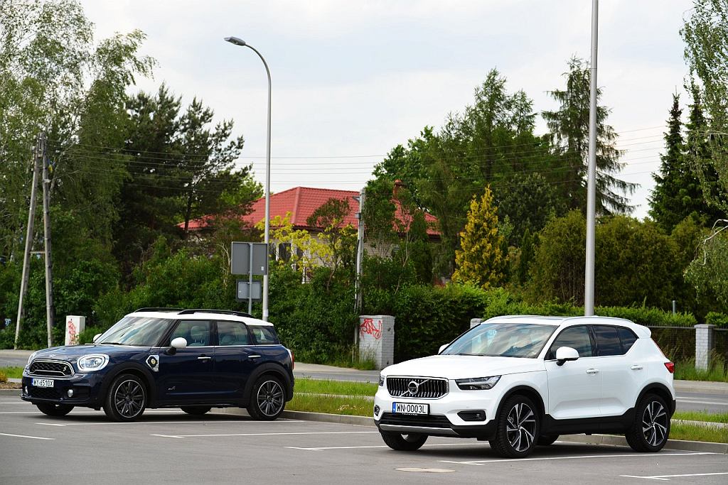 Мнения Moto.pl: Volvo XC40 T5 против Mini Cooper SE All4 Countryman. Что лучше подходит внедорожнику – гибрид или классический бензин?