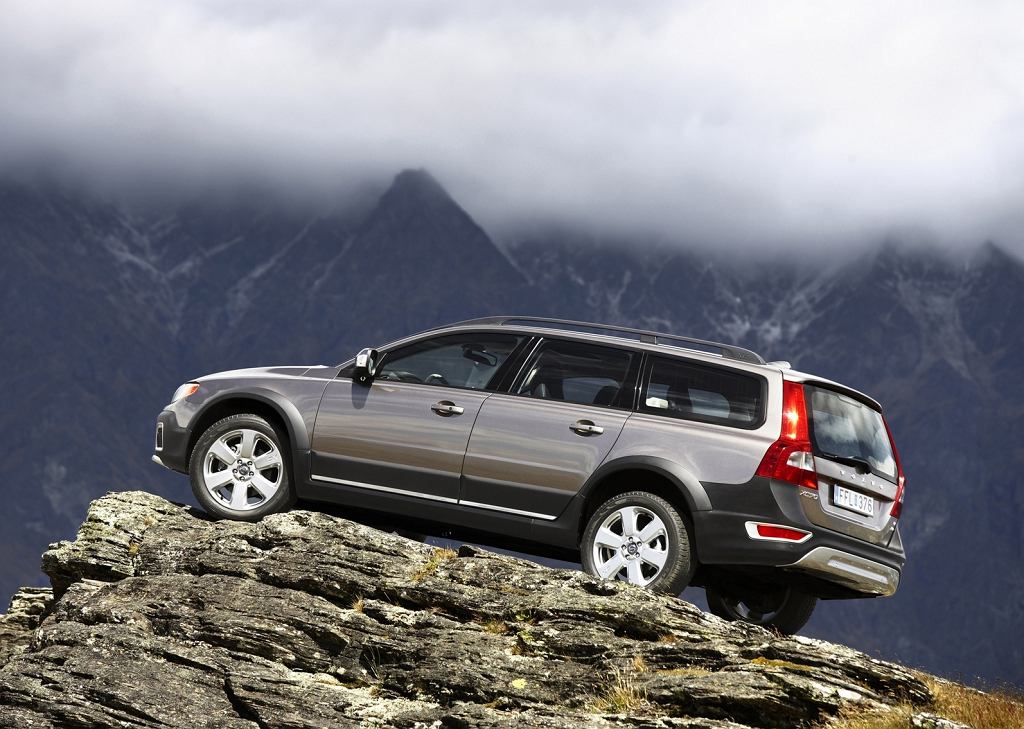 Автомобиль Рафала Тшасковского. Кандидат в президенты ездит на разумном Volvo