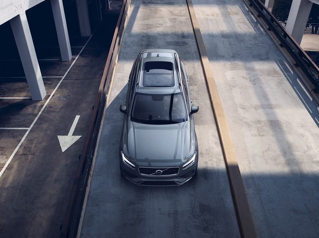 Новые Volvo будут общаться друг с другом. Дорожные данные будут отправлены в облако