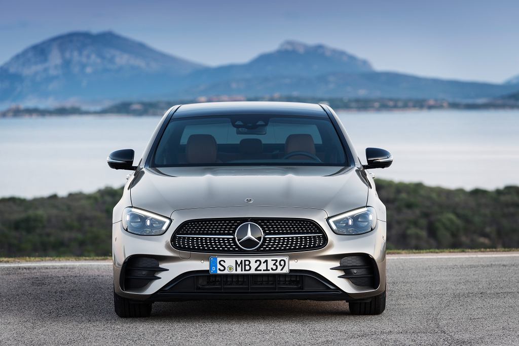 Выхлопной скандал. ДУХ: «Mercedes использует устройства, которые фальсифицируют уровни выбросов». У нас есть комментарий от Mercedes.