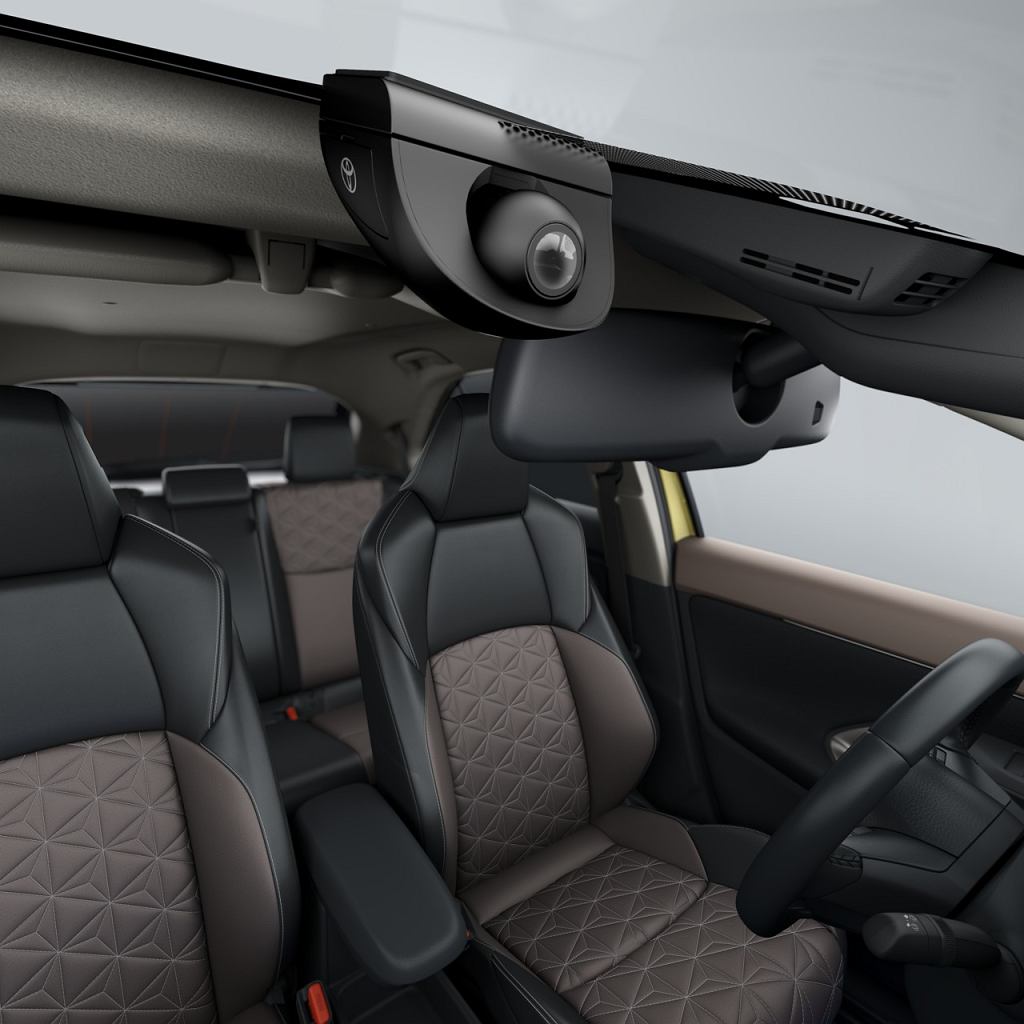Может видеорегистратор для Тойоты? Новый аксессуар для Yaris Cross