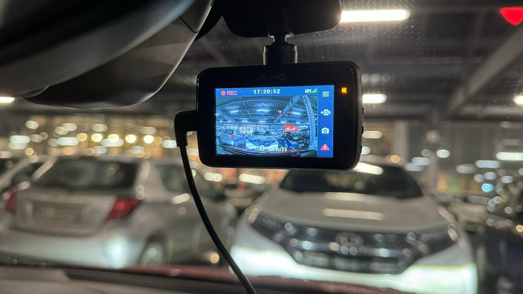 Отзывы Moto.pl: Камера MIO MiVue 803 Видеорегистратор за четыреста долларов.