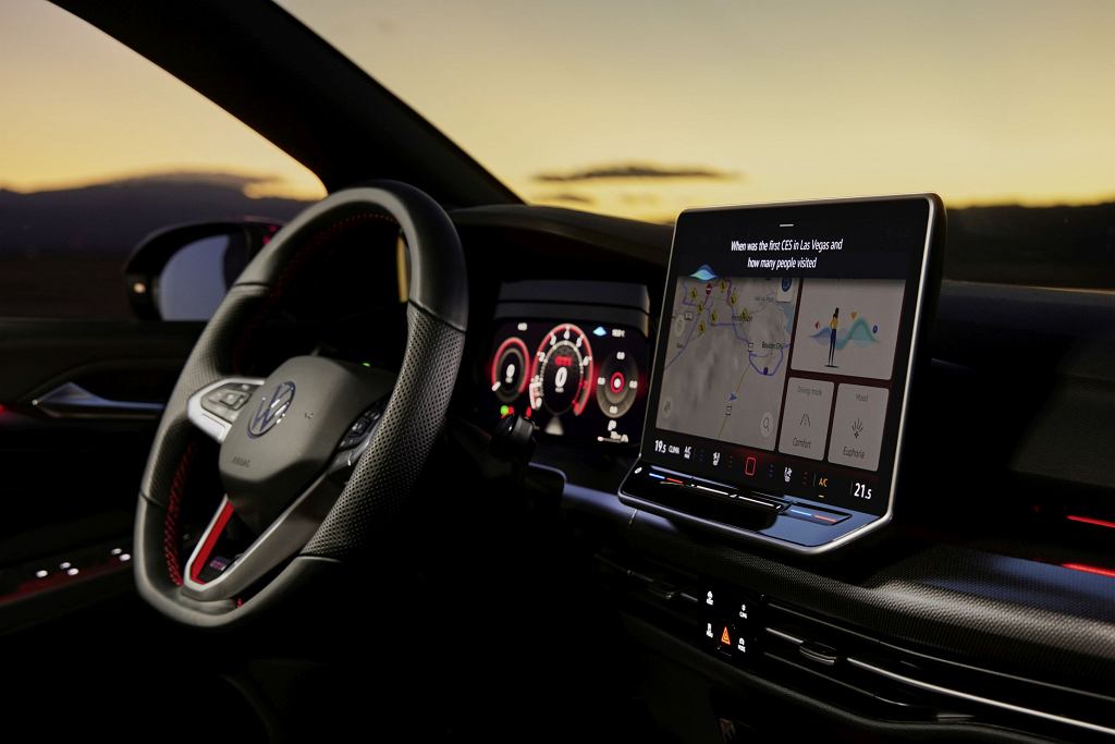 Volkswagen интегрирует ChatGPT в свои автомобили. Вы говорите «Привет, IDA», и все начинает работать.