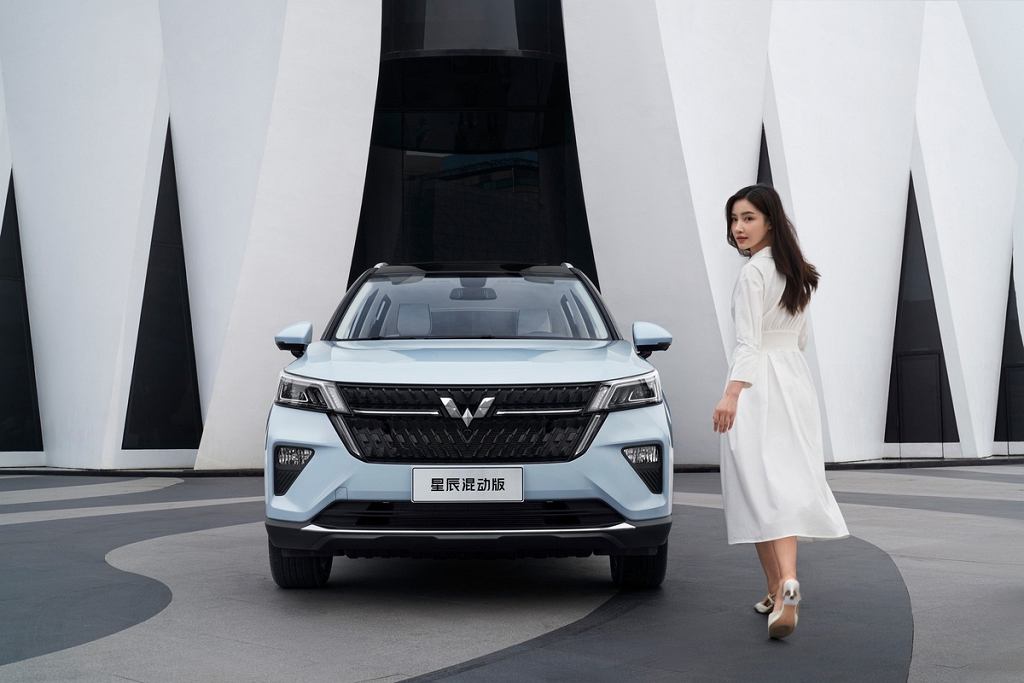 Мы бы тоже были очень рады. Wuling Xingchen — пятиметровый внедорожник, подходящий для поляка