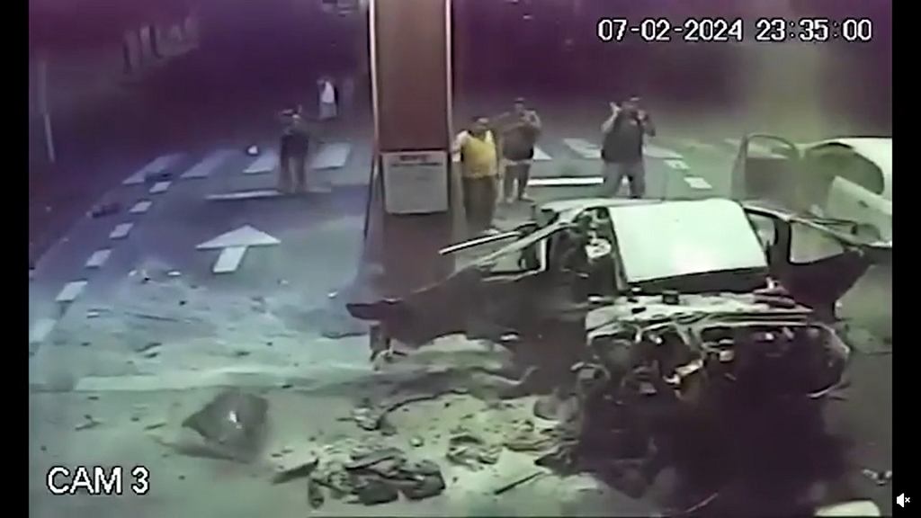 Женщина заправлялась, и машина взорвалась. Ее арестовали, но не за взрыв