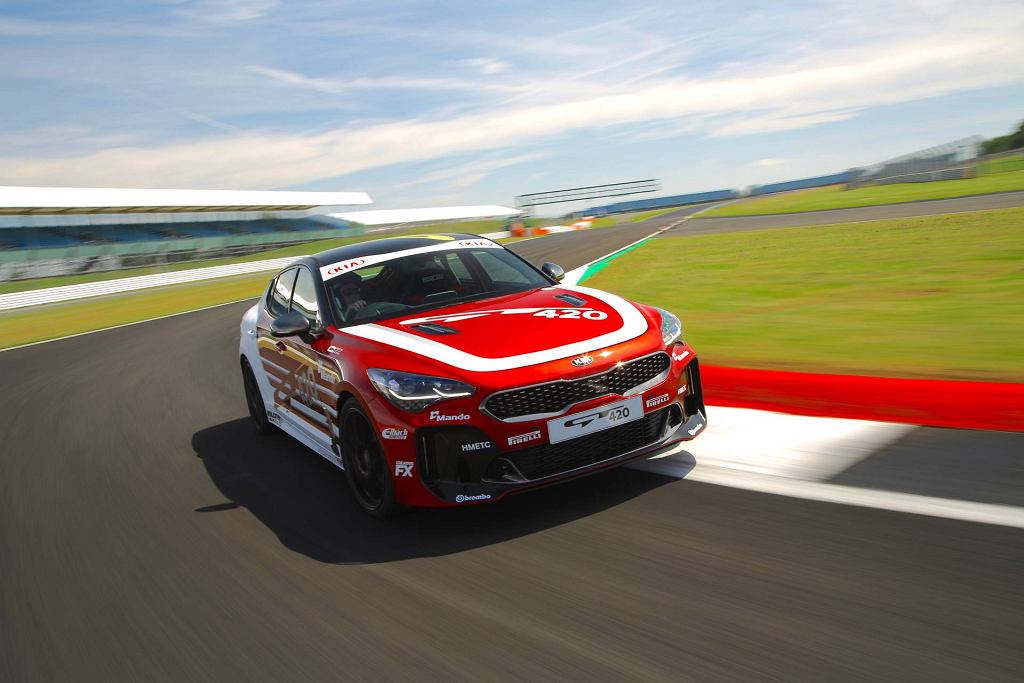 Высокопроизводительный Kia Stinger GT420 имеет мощность более 420 л.с.