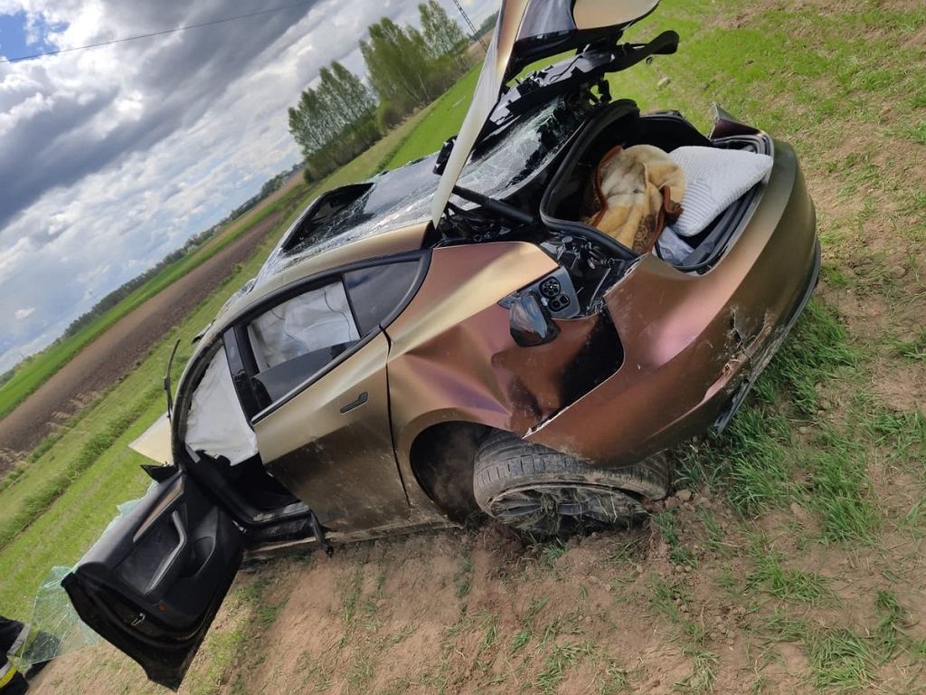 За разбивание Tesla он получил штраф в размере 5000 злотых. Водитель в больнице