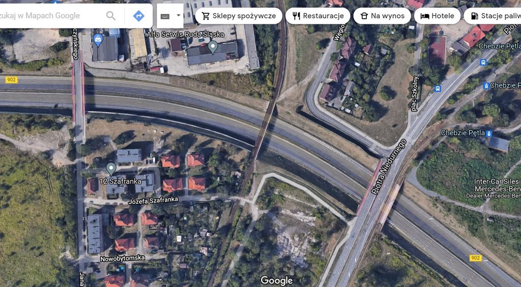 Это первая такая камера контроля скорости в Польше. Одновременно он будет ловить 32 водителя. Он будет стоять в Уголке Чемпионов