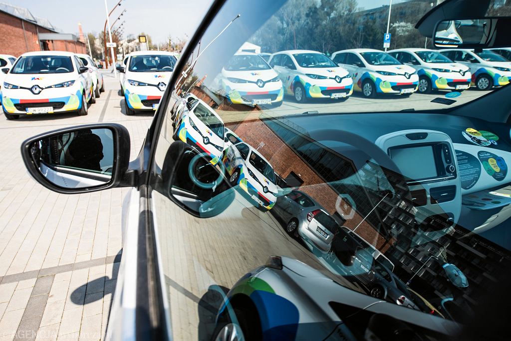 Вы хотите арендовать автомобиль на длительный срок, но не знаете, какие у вас есть варианты? Мы объясним это через минуту!
