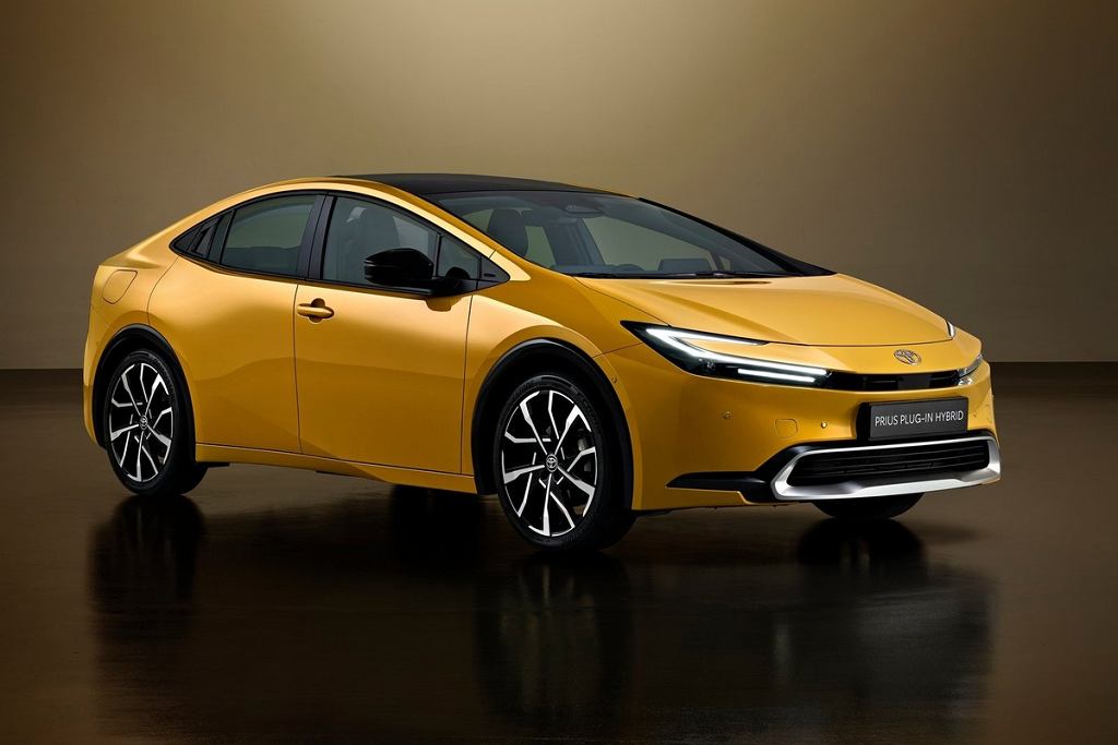 Toyota показала свой новый хит. У него фотогальваника на крыше, и он намного быстрее.