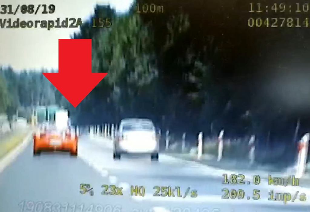 Группа SPEED ловит даже суперкары. Видео, где Ferrari останавливается на скорости 177 км/ч.