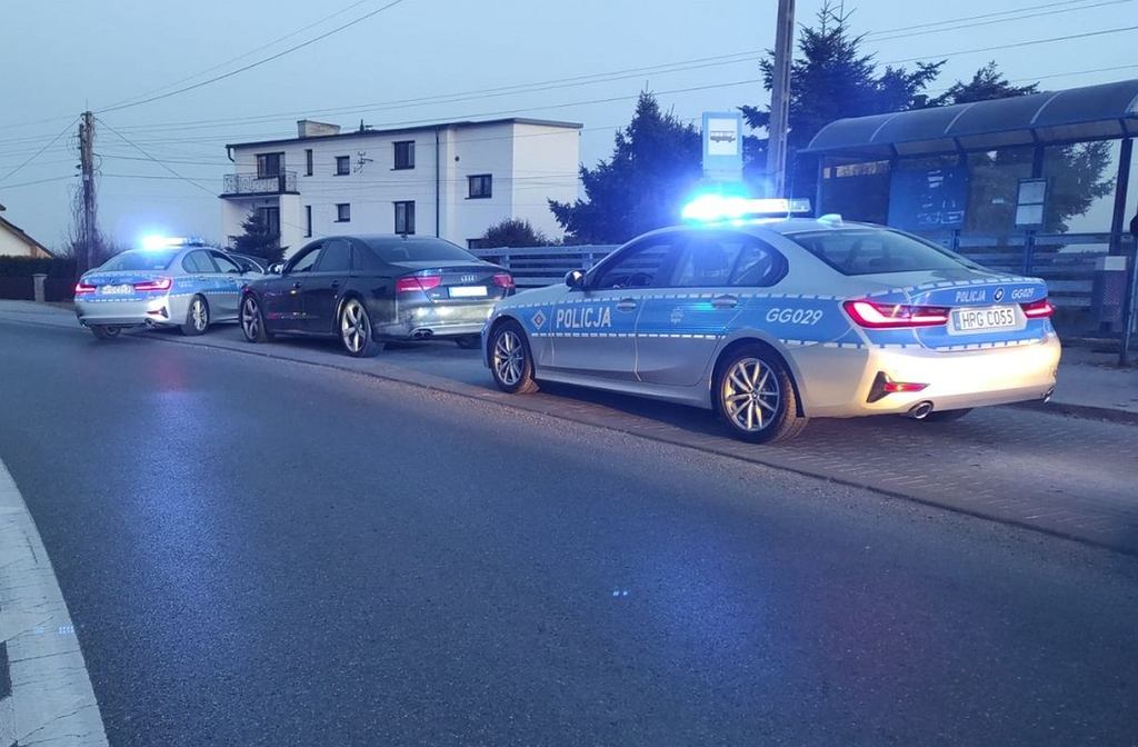 Он предложил полицейским 10 тысяч. Взятка в злотых. В его организме было более 3 промилле алкоголя.