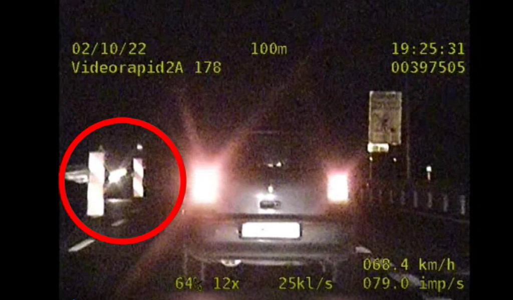Если вы здесь обернетесь, то получите штраф в размере 2000 злотых и 12 штрафных баллов. Этот водитель узнал об этом