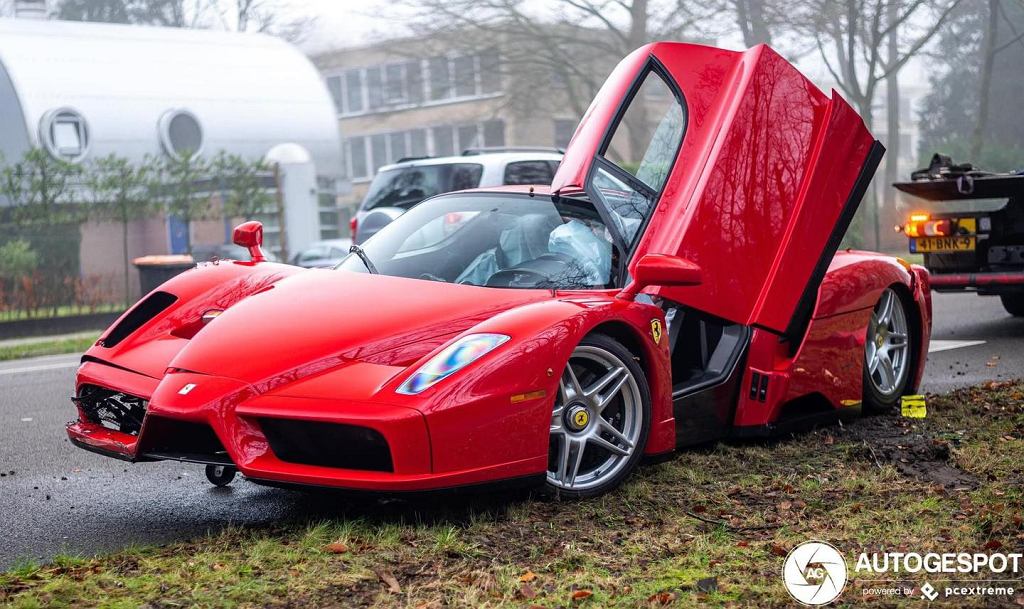 В Нидерландах было три Ferrari Enzo. Были, потому что сейчас их только два [ВИДЕО]