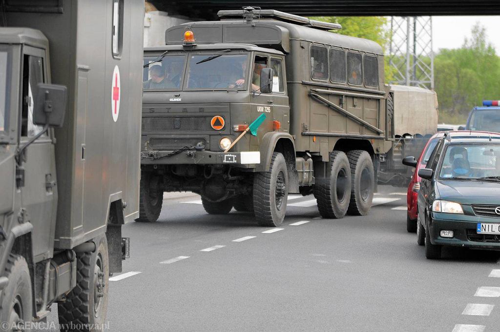 Армия снова вышла на дороги. Возникает вопрос: можно ли обогнать военную колонну?