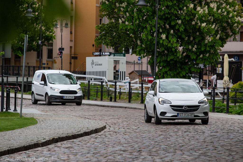Могут ли пассажиры употреблять алкоголь в автомобиле за рулем?