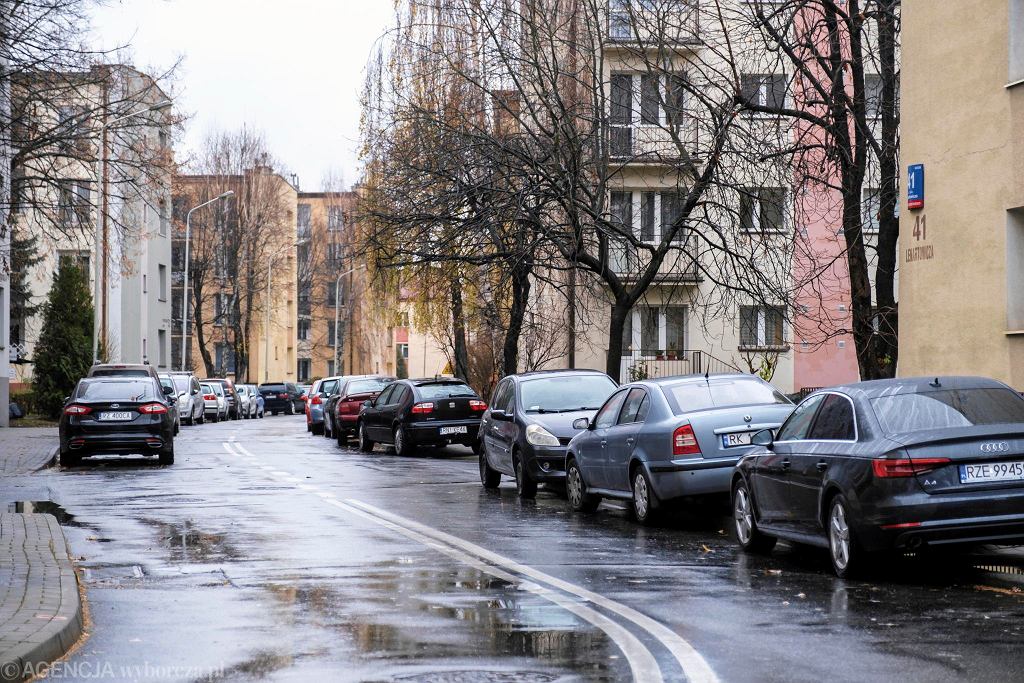 Когда разрешено парковаться на левой стороне улицы? Правила не ясны