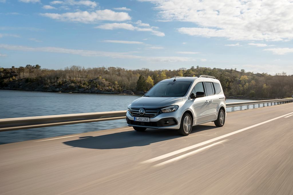 Умный внутри, потрясающий снаружи. Электрический фургон Mercedes-Benz EQT удивляет не только своими размерами